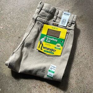 Wrangler butts drive me nuts! slim fit cowboy cut wrangler 32x32 tan jean